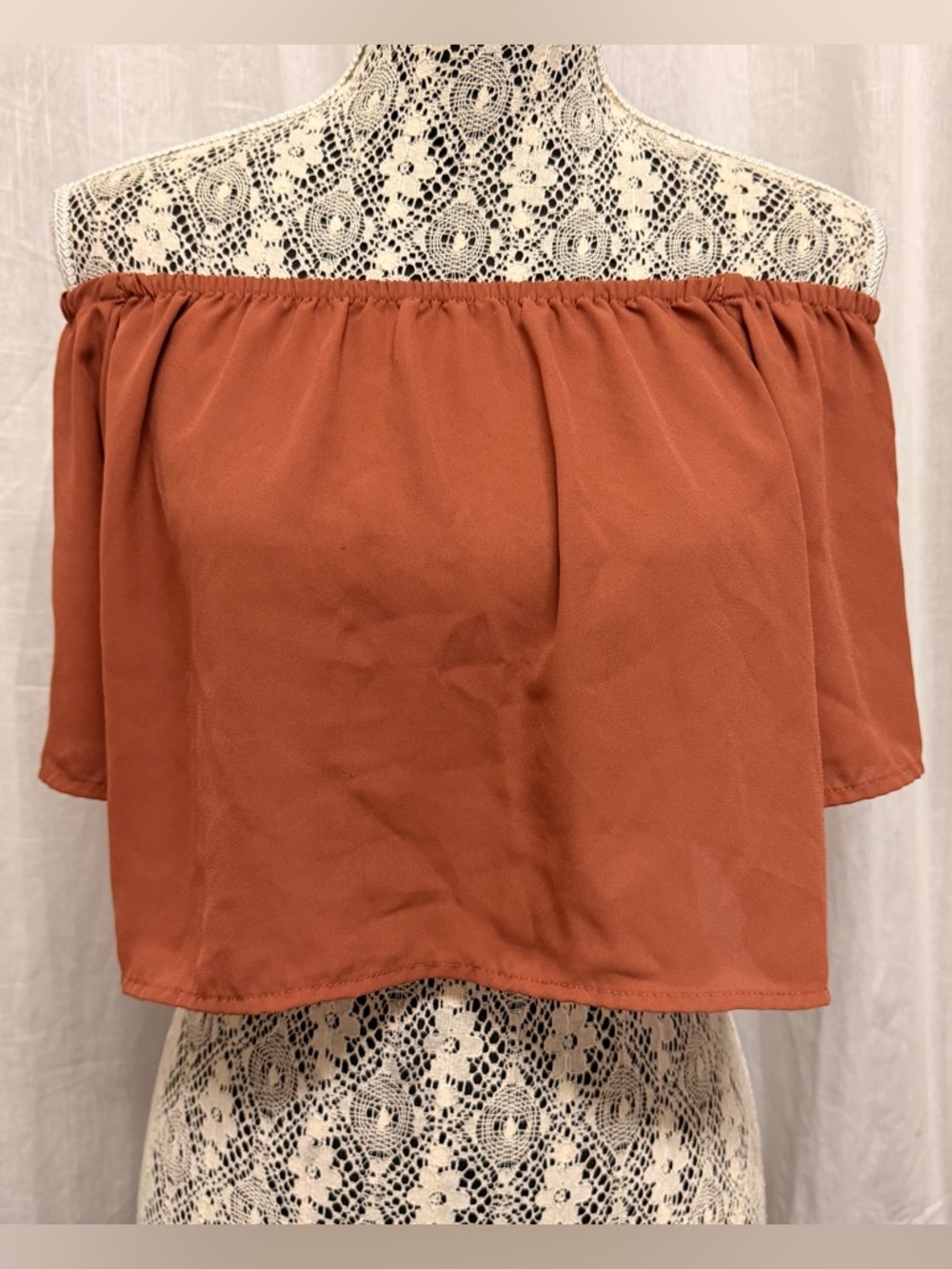 3/$30 🌺 F21 Off-Shoulder Crop Top